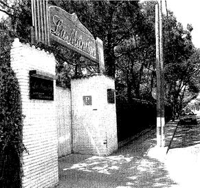 Entrada del Club 'La Mansi�n' de Gav&agrave; Mar (1997)